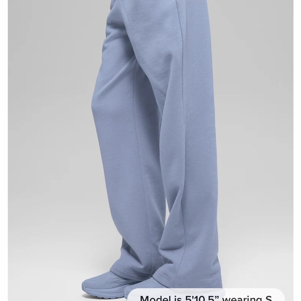 ALO Yoga Women’s Accolade Straight Leg Sweatpants - Winter Frost